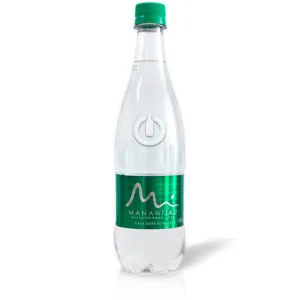 Agua en botella con gas